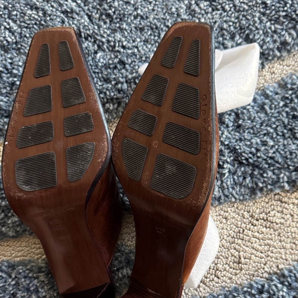 Antonio Melani Embossed Brown Leather Mules - Picture 6 of 8